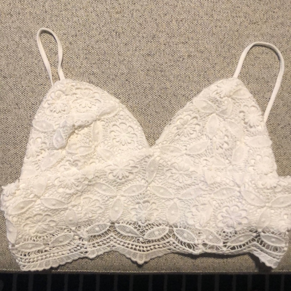 Floral lace cropped top